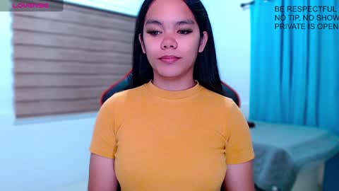 Snapshot of caroline_east chatting on 14, 12, 2024 caroline_east online show from 14, 12, 2024