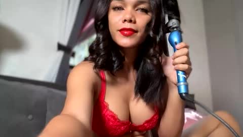 Snapshot of caroline_east chatting on 4, 4, 2026 caroline_east online show from 4, 4, 2026