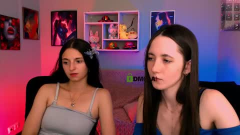 Snapshot of caroline_honeyy chatting on 2, 7, 2026 Caroline online show from 2, 7, 2026