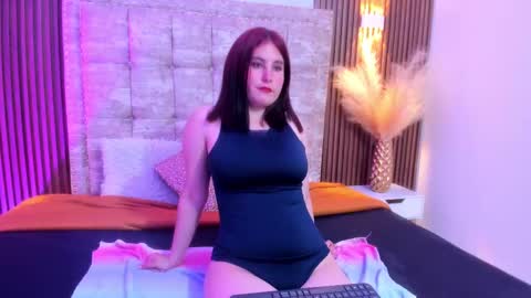 Snapshot of caroline_tim chatting on 23, 9, 2025 Caroline online show from 23, 9, 2025