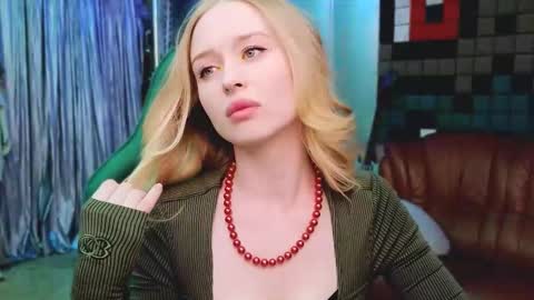 Caroline online show from 25, 11, 2025