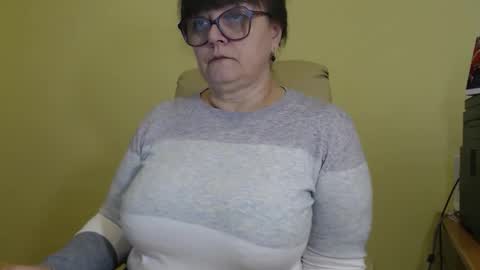 Snapshot of carolinedream_ chatting on 15, 10, 2025 CarolineDream  online show from 15, 10, 2025