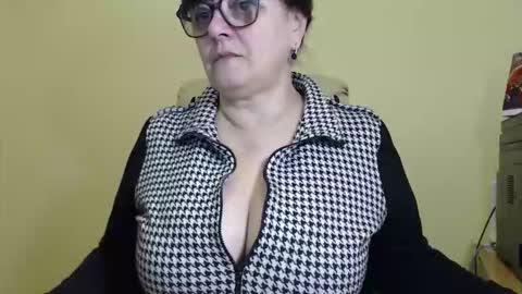 Snapshot of carolinedream_ chatting on 16, 10, 2025 CarolineDream  online show from 16, 10, 2025