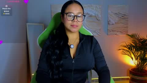 Caroline  online show from 13, 5, 2026