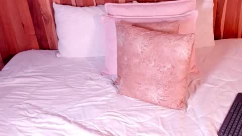 Caroline online show from 4, 12, 2025