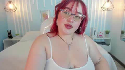 Snapshot of carolineevanss1 chatting on 19, 12, 2025 Carolinee online show from 19, 12, 2025