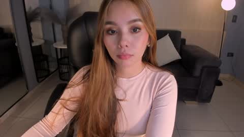 Snapshot of carolinegrace_ chatting on 11, 12, 2024 Caro online show from 11, 12, 2024