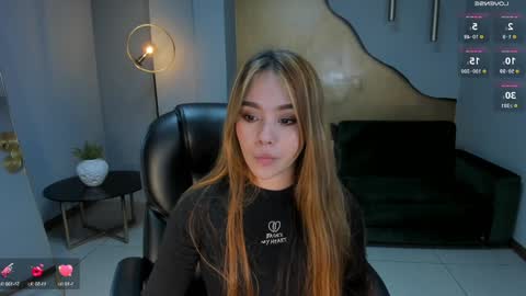 Snapshot of carolinegrace_ chatting on 4, 1, 2025 Caro online show from 4, 1, 2025