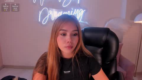Snapshot of carolinegrace_ chatting on 19, 2, 2025 Caro online show from 19, 2, 2025