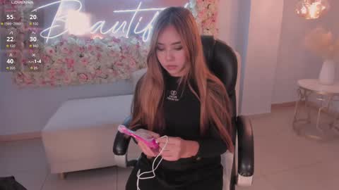Snapshot of carolinegrace_ chatting on 25, 2, 2025 Caro online show from 25, 2, 2025