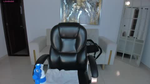 Snapshot of carolinegrace_ chatting on 9, 3, 2025 Caro online show from 9, 3, 2025