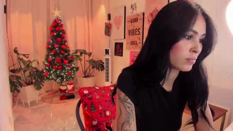 Snapshot of carolinerousev chatting on 26, 12, 2024 carol online show from 26, 12, 2024