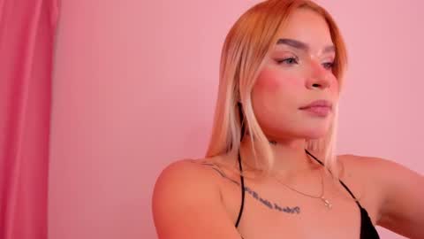 carolinna_ online show from 8, 12, 2024