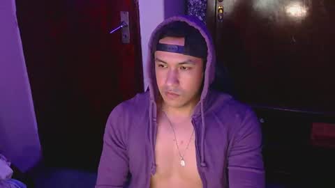 Snapshot of casas_oom chatting on 1, 3, 2025 online show from 1, 3, 2025