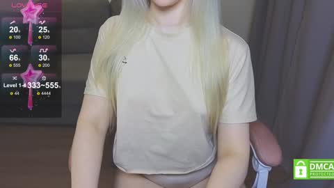 Snapshot of caseylabow chatting on 22, 1, 2025 My name is Casey... Nice to meet you I will be happy to have funthumbs up please its important online show from 22, 1, 2025