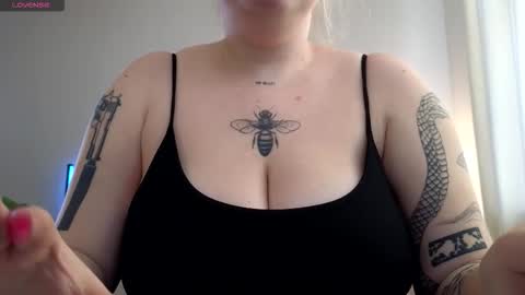 Snapshot of caseyrobbinss chatting on 8, 11, 2025 Casey Robbins online show from 8, 11, 2025