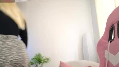 Snapshot of caseyrobbinss chatting on 10, 11, 2025 Casey Robbins online show from 10, 11, 2025