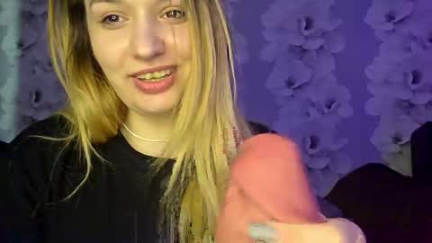 Snapshot of cassandratate chatting on 22, 5, 2026 Casey Chris online show from 22, 5, 2026