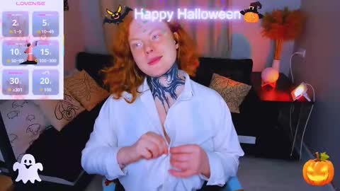 Snapshot of cassie_xkiss chatting on 2, 11, 2025 Cassie online show from 2, 11, 2025