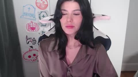 cassiealvarez online show from 16, 10, 2025