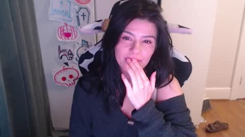 cassiealvarez online show from 28, 10, 2025