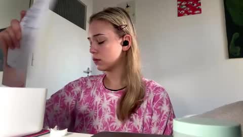 Olivia online show from 9, 5, 2026