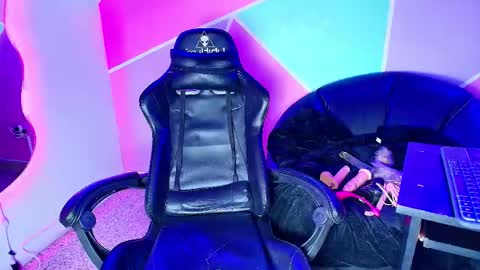 Snapshot of catalina_santana20 chatting on 17, 12, 2025 Catalina online show from 17, 12, 2025