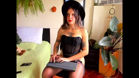 Snapshot of catalinalince chatting on 5, 2, 2025 Cataina Lince online show from 5, 2, 2025