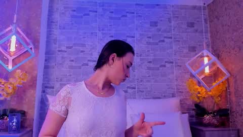 CatalinnaThompson online show from 17, 12, 2025