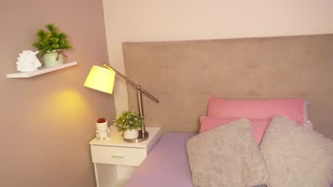 Caterine Zapata  online show from 14, 12, 2024