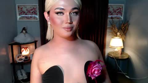 Snapshot of catherine_louise chatting on 7, 10, 2025 cath online show from 7, 10, 2025