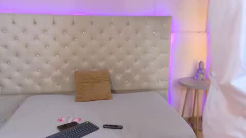 Snapshot of cathmellow_ chatting on 4, 2, 2026 CATH online show from 4, 2, 2026