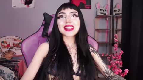 Snapshot of cati_petite chatting on 17, 9, 2025 Cati help me reach my goal of 100 thumbs up again 3 online show from 17, 9, 2025