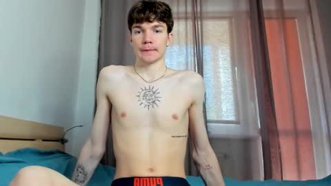 Snapshot of caties_cutes2 chatting on 21, 10, 2025 Tobi Den online show from 21, 10, 2025
