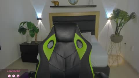Snapshot of catleya_1 chatting on 30, 12, 2024 Juliana online show from 30, 12, 2024