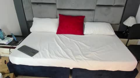 Snapshot of catleyasmith chatting on 20, 12, 2025 Catleya online show from 20, 12, 2025