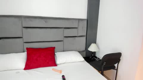 Snapshot of catleyasmith chatting on 21, 12, 2025 Catleya online show from 21, 12, 2025