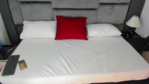 Snapshot of catleyasmith chatting on 22, 12, 2025 Catleya online show from 22, 12, 2025