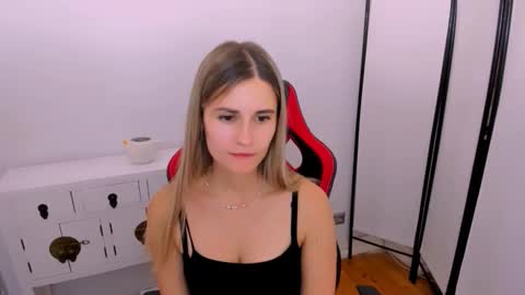 Snapshot of catringood chatting on 12, 10, 2025 CatrinGood online show from 12, 10, 2025