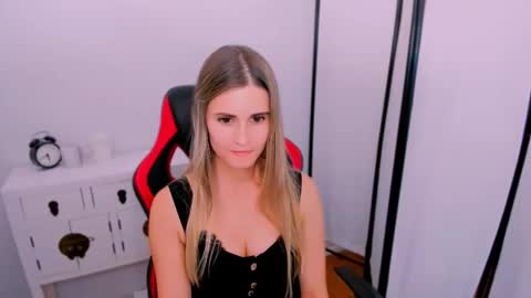 Snapshot of catringood chatting on 27, 10, 2025 CatrinGood online show from 27, 10, 2025