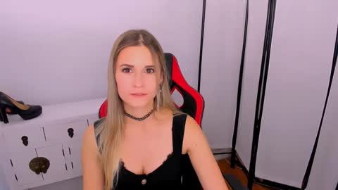 Snapshot of catringood chatting on 4, 11, 2025 CatrinGood online show from 4, 11, 2025