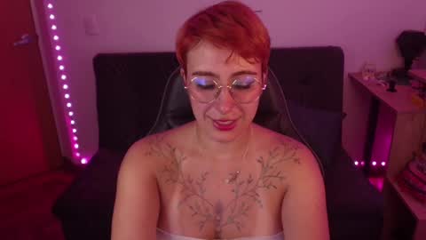 Snapshot of catsito chatting on 21, 10, 2025 im MIA -Independent Model MY OF is catsito3 online show from 21, 10, 2025