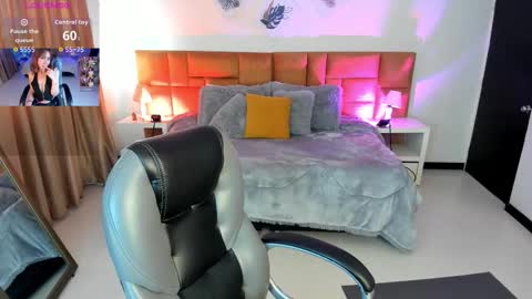 catti_brie_ online show from 30, 10, 2025