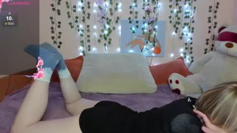 Snapshot of cattie_w_ chatting on 25, 10, 2025 cattie_w_ online show from 25, 10, 2025