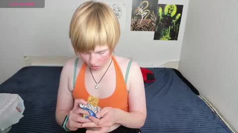 Snapshot of cattie_w_ chatting on 18, 11, 2025 cattie_w_ online show from 18, 11, 2025