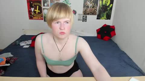 cattie_w_ online show from 2, 5, 2026