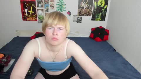 cattie_w_ online show from 19, 5, 2026