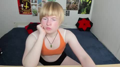 cattie_w_ online show from 27, 5, 2026