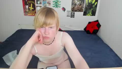 Snapshot of cattie_w_ chatting on 17, 6, 2026 cattie_w_ online show from 17, 6, 2026