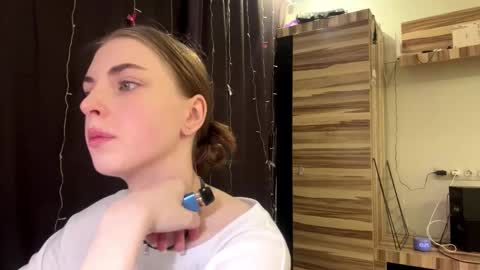 Polly online show from 4, 3, 2026